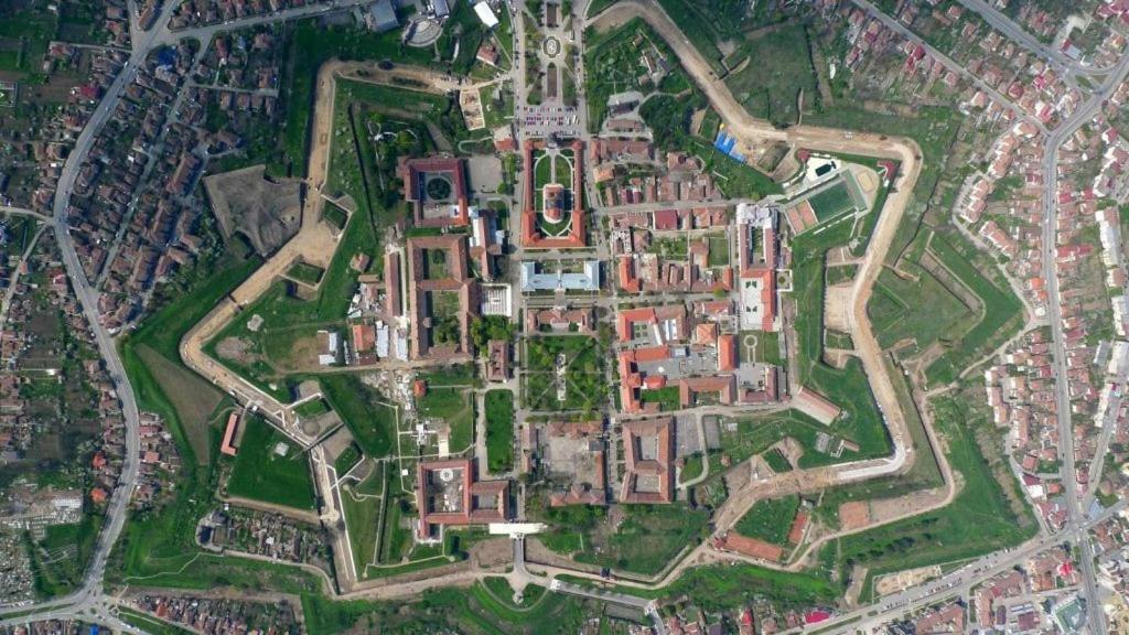 Hortenzia Alba Iulia Exteriör bild